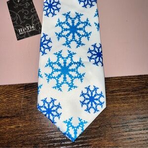 NWT Hi-Tie‎ Men’s 100% Silk Tie / Wool Lining SnowFlakes Winter ~ Hand Tailored!